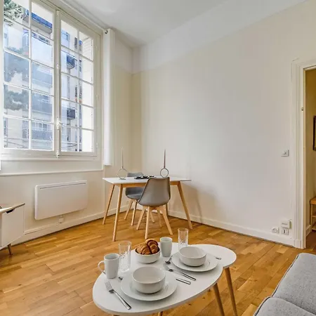 1bdr 2p - Near Monceau Et Arc De Triomphe Paris